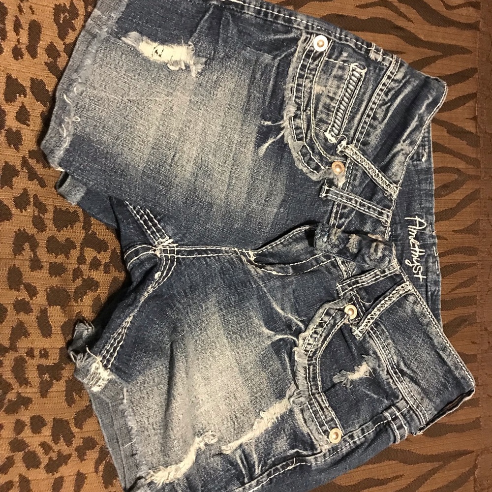 Shorts - Picture 7 of 8